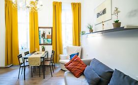Free Parking Chain Bridge Home 4Ppl, 2Bdrm, Wifi, Smart Tv, Ac